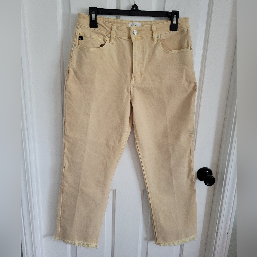 KanCan Beige Straight Jeans Women’s 11/29 Frayed Hem Mid Rise Stretch Denim Pant